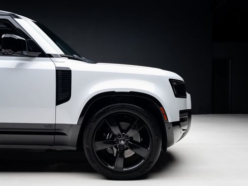 Used 2023 Land Rover Defender 110 AWD/4WD image 43