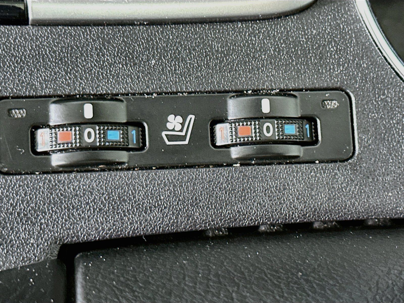 Used 2017 Toyota Highlander Limited Platinum FWD image 21