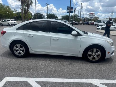 Used 2015 Chevrolet Cruze LT FWD image 4