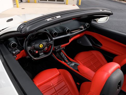 Used 2023 Ferrari Portofino M RWD image 31