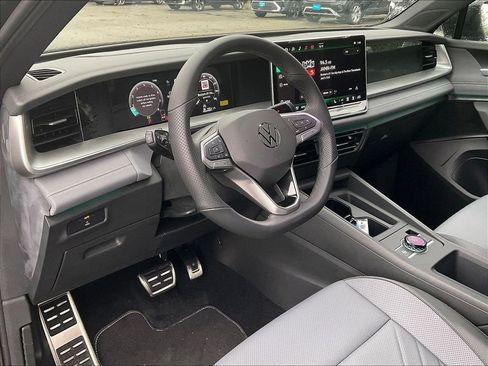New 2026 Volkswagen Tiguan SE R-Line AWD/4WD image 9