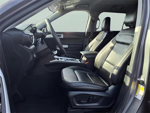 Used 2023 Ford Explorer XLT w/ Equipment Group 202A image 12