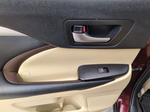 Used 2019 Toyota Highlander XLE FWD image 31