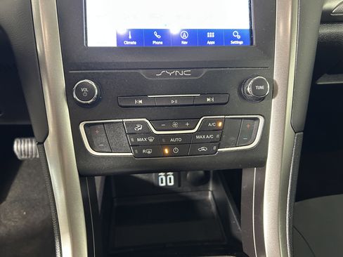 Used 2020 Ford Fusion SE FWD image 20
