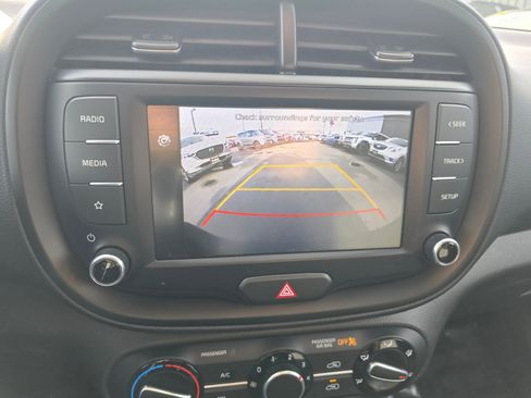Used 2022 Kia Soul LX image 34
