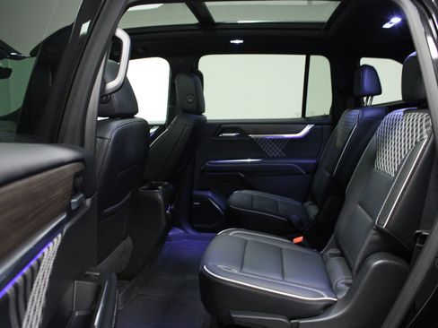 Used 2026 GMC Acadia Denali w/ LPO, Floor Liner Package AWD/4WD image 13