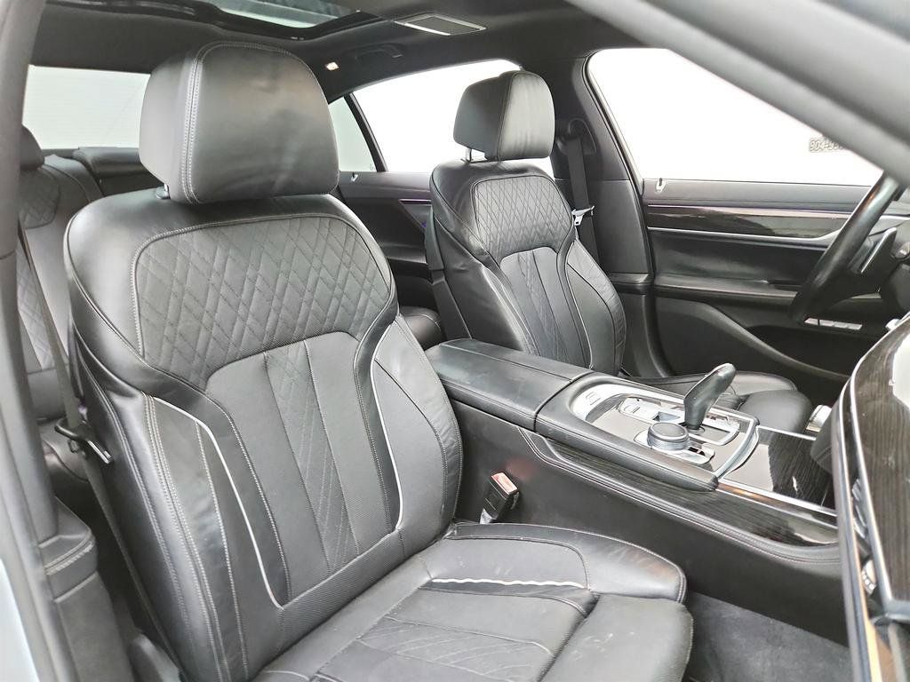 Used 2016 BMW 750i xDrive AWD/4WD image 27
