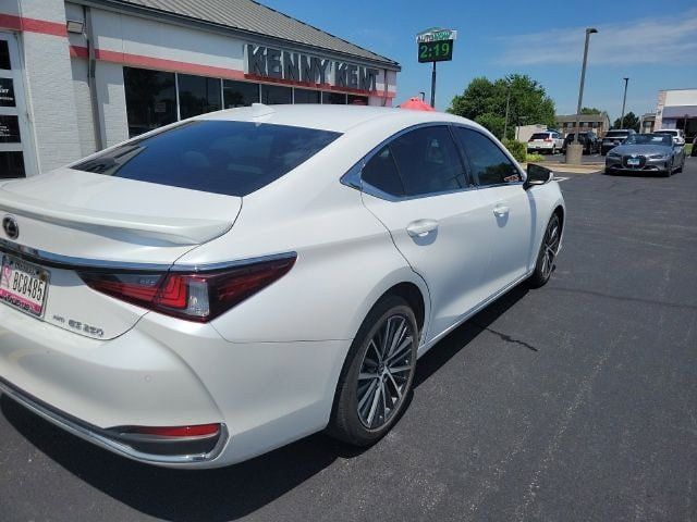 Used 2023 Lexus ES 250 w/ Premium Package AWD/4WD image 7