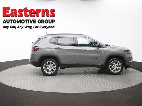 Used 2023 Jeep Compass Latitude AWD/4WD image 43