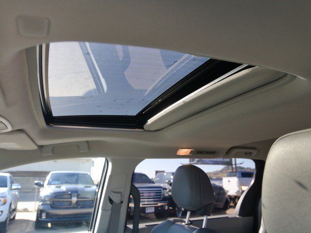 Used 2024 Toyota Sienna XLE FWD image 16