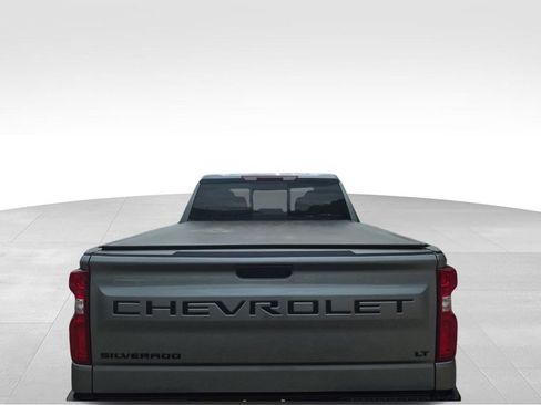 Used 2025 Chevrolet Silverado 1500 LT Trail Boss w/ Convenience Package II AWD/4WD image 8