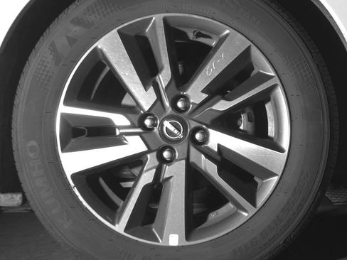 Used 2025 Nissan Versa SV FWD image 13
