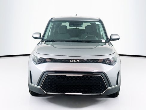 Used 2025 Kia Soul LX w/ LX Technology Package FWD image 2