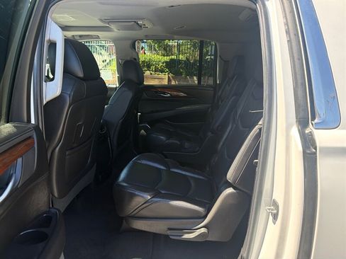 Used 2018 Cadillac Escalade ESV Premium Luxury AWD/4WD image 23