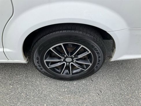 Used 2017 Dodge Grand Caravan SE image 13