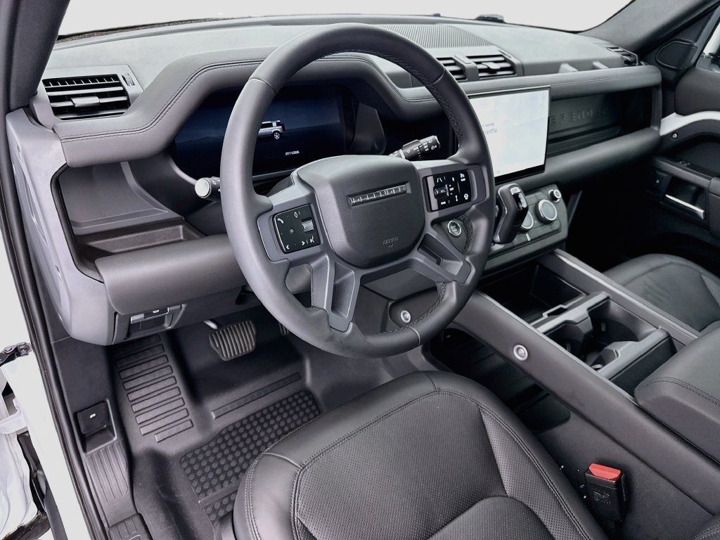 Used 2025 Land Rover Defender 110 X-Dynamic SE AWD/4WD image 9