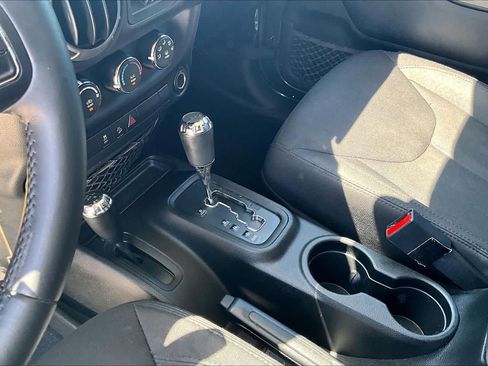 Used 2018 Jeep Wrangler Unlimited Sport S AWD/4WD image 15