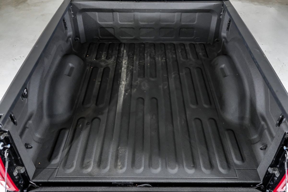 Used 2025 RAM 2500 Laramie AWD/4WD image 53