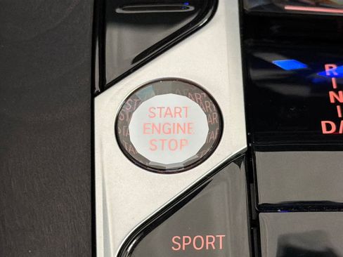 Used 2024 BMW X7 xDrive40i w/ Executive Package image 23