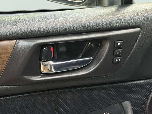 Used 2017 Subaru Outback 3.6R Limited image 16