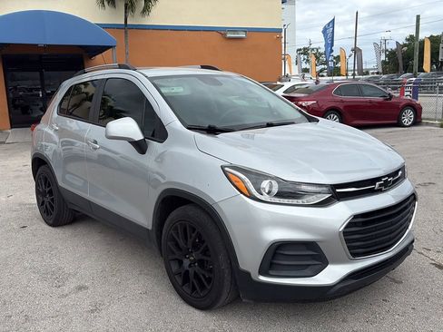 Used 2022 Chevrolet Trax LT w/ Sport Edition FWD image 3