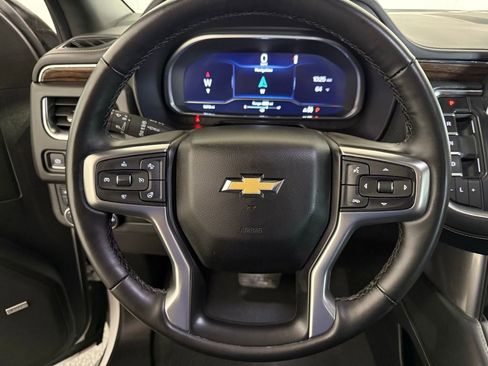 Used 2023 Chevrolet Suburban Premier image 11
