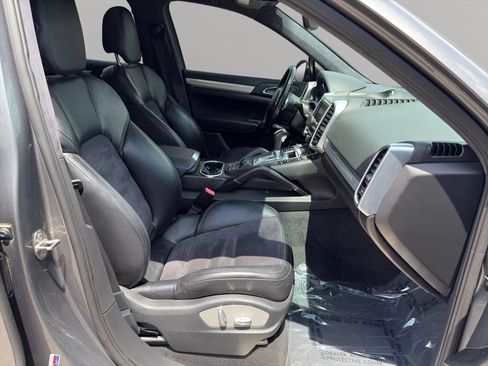 Used 2013 Porsche Cayenne GTS AWD/4WD image 20