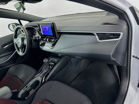 Used 2025 Toyota Corolla SE image 28