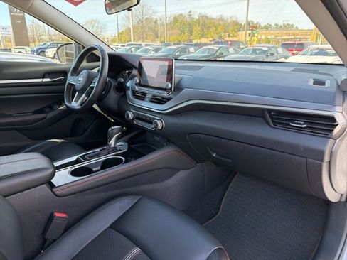 Used 2024 Nissan Altima 2.5 SR image 30