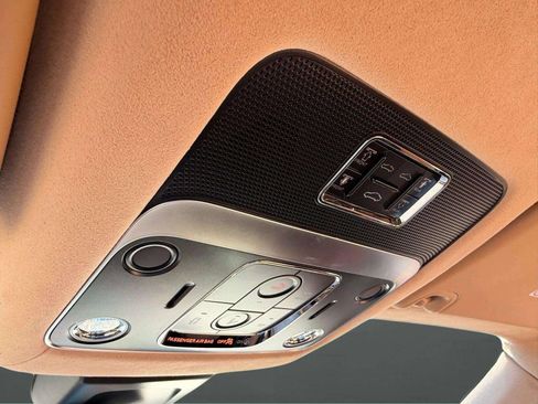 Used 2025 Bentley Flying Spur Plug-In Hybrid AWD/4WD image 48