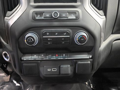 Used 2022 Chevrolet Silverado 1500 Custom image 28