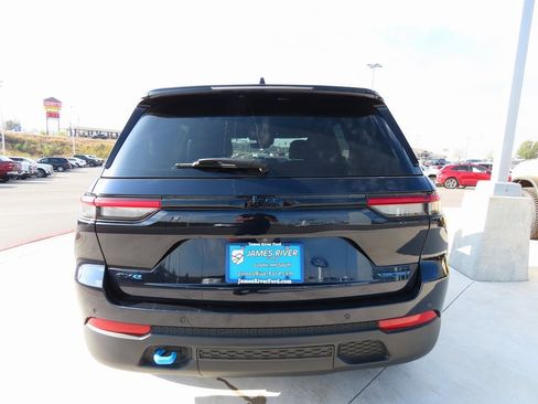 Used 2024 Jeep Grand Cherokee Trailhawk image 4