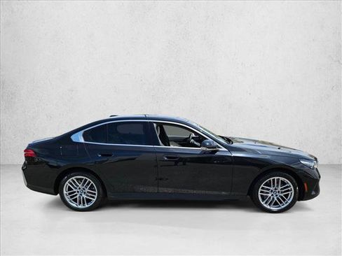 Used 2024 BMW 530i w/ Premium Package RWD image 4