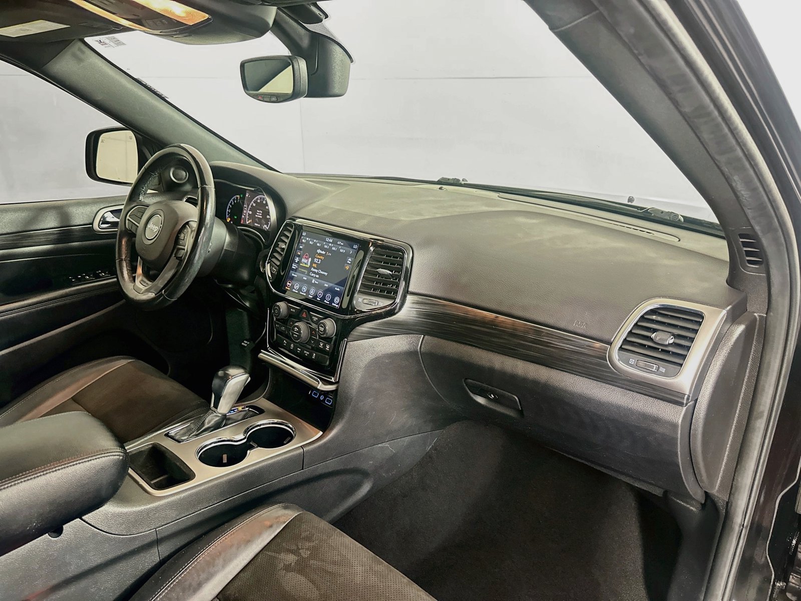 Used 2019 Jeep Grand Cherokee Altitude AWD/4WD image 29