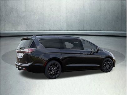 New 2026 Chrysler Pacifica Limited w/ S Appearance Package