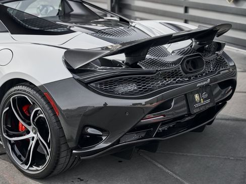 Used 2024 McLaren 750S image 17