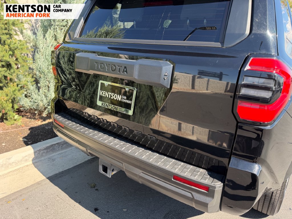 Used 2025 Toyota 4Runner SR5 AWD/4WD image 34