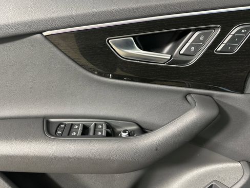 Used 2025 Audi Q7 2.0T Premium w/ Convenience Plus Package image 10