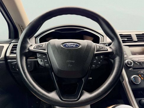Used 2018 Ford Fusion SE FWD image 27