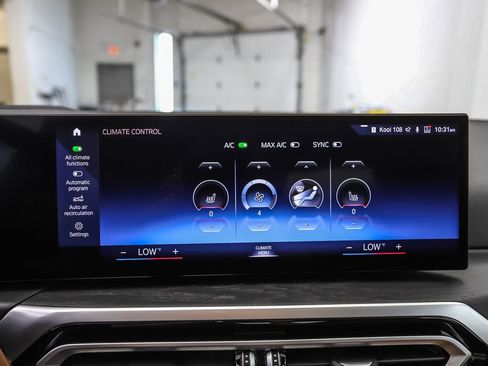 Certified 2024 BMW 330i xDrive Sedan w/ Premium Package AWD/4WD image 18