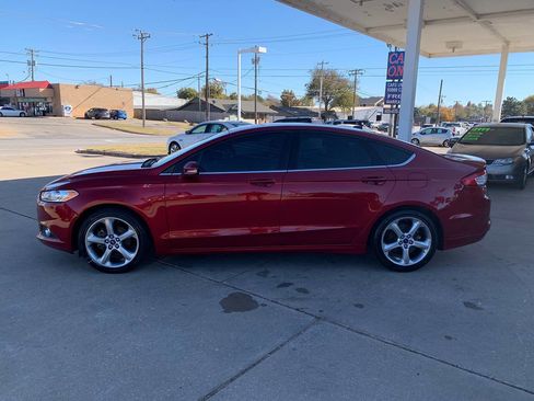 Used 2015 Ford Fusion SE image 4