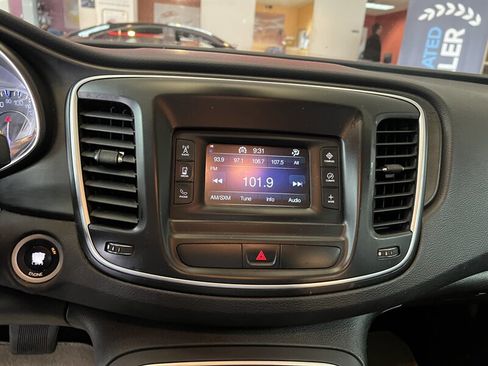 Used 2015 Chrysler 200 Limited w/ Convenience Group image 18