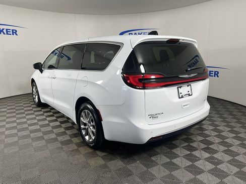 Used 2024 Chrysler Pacifica Touring-L AWD/4WD image 7