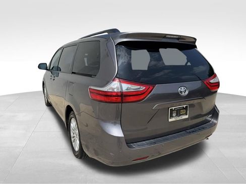 Used 2015 Toyota Sienna XLE w/ XLE Navigation Package FWD image 4