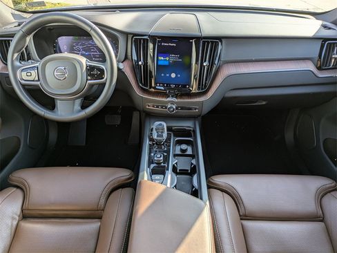 Certified 2023 Volvo XC60 B5 Ultimate w/ Climate Package image 15