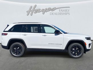 New 2025 Jeep Grand Cherokee Altitude video 3