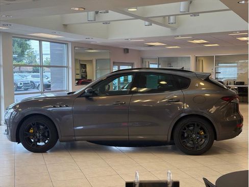 Used 2022 Maserati Levante GT AWD/4WD image 6