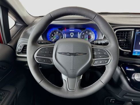 New 2026 Chrysler Pacifica Select image 11