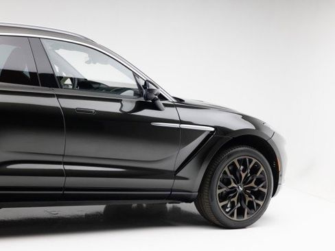 Used 2021 Aston Martin DBX image 31