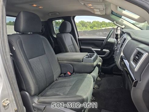 Used 2017 Nissan Titan SV AWD/4WD image 16